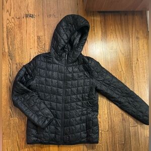 Uniqlo black size lightweight large puffer jacket with zip and hood. Like new